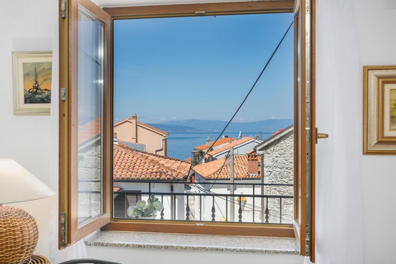 Apartmen Plus U Centru Blizu Plaze Njivice Eksteriør bilde
