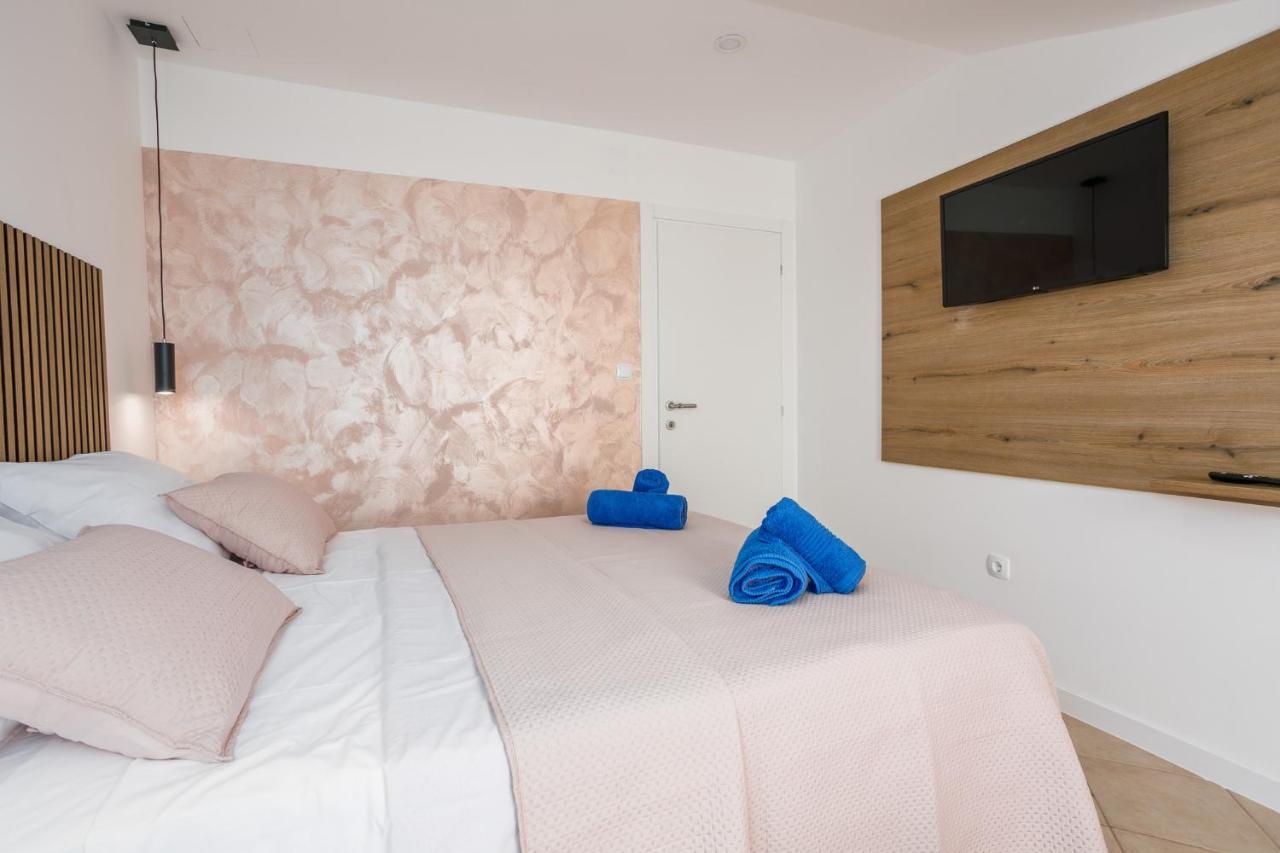 Apartmen Plus U Centru Blizu Plaze Njivice Eksteriør bilde