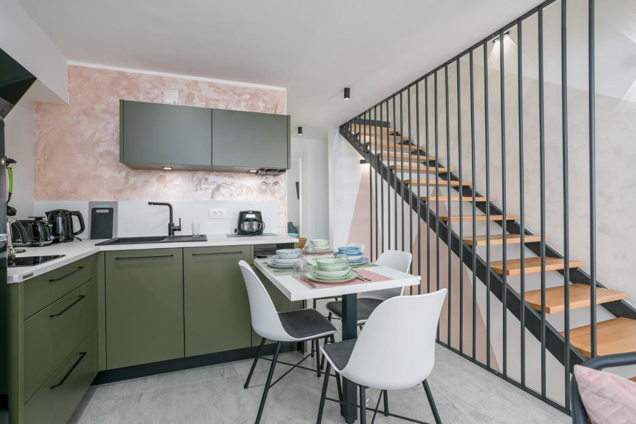Apartmen Plus U Centru Blizu Plaze Njivice Eksteriør bilde