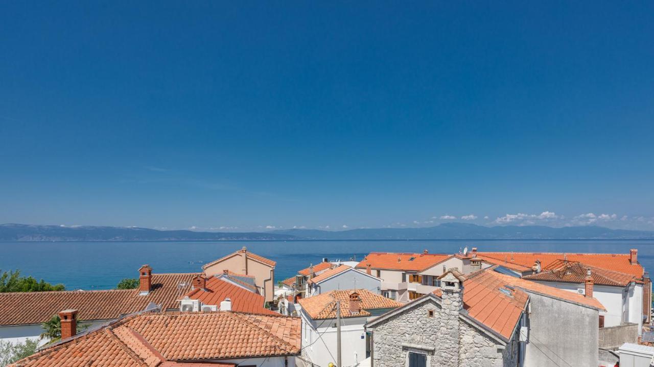 Apartmen Plus U Centru Blizu Plaze Njivice Eksteriør bilde