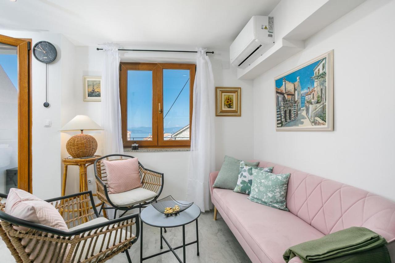 Apartmen Plus U Centru Blizu Plaze Njivice Eksteriør bilde