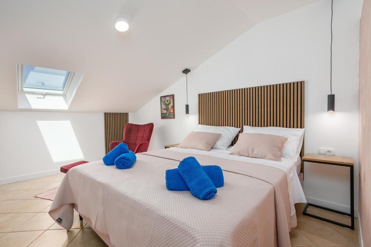 Apartmen Plus U Centru Blizu Plaze Njivice Eksteriør bilde